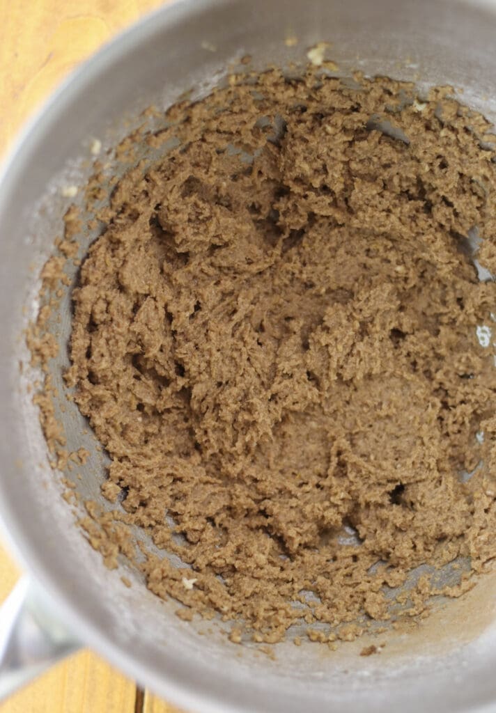 How to mix butter, egg, cinnamon and baking powder